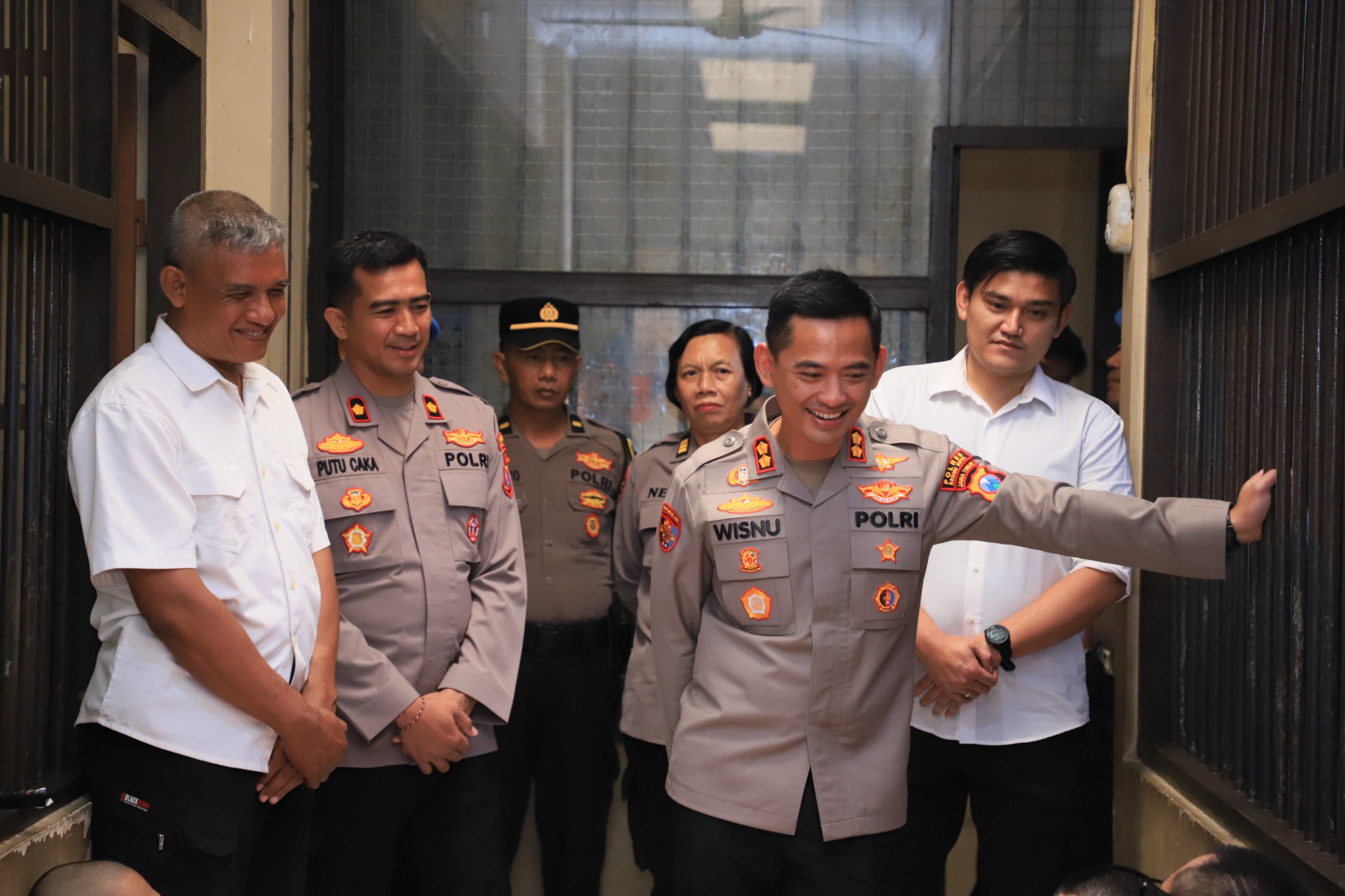mbminvestigasi.com | Kapolres Kediri Kota Cek Rutan, Beri Motivasi Tahanan dan Tekankan SOP Penjagaan