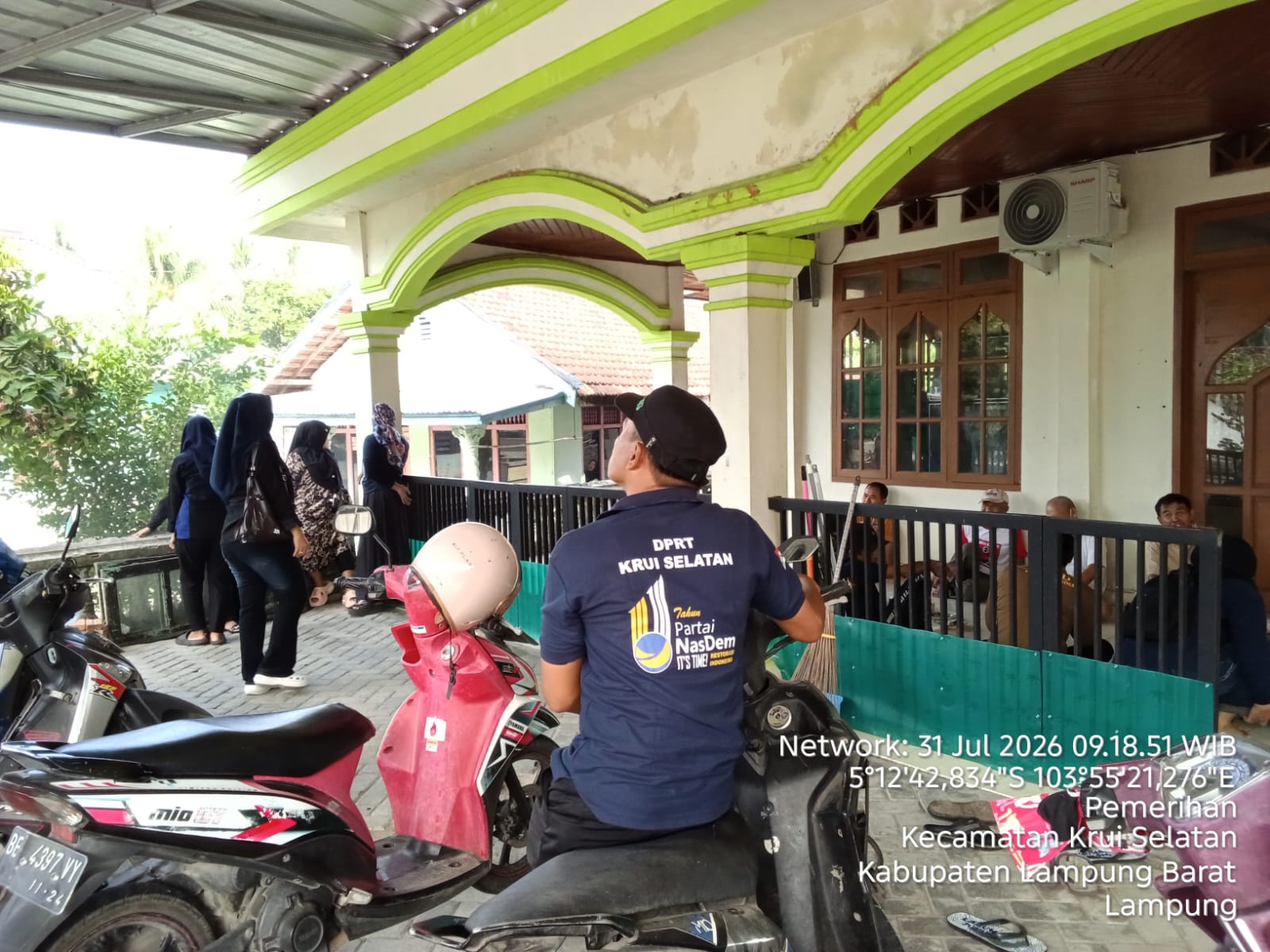mbminvestigasi.com | Pengurus DPD Partai Nasdem Pesisir Barat Gelar Bakti Sosial Bersih Bersih Rumah Ibadah mbminvestigasi.com | Pengurus DPD Partai Nasdem Pesisir Barat Gelar Bakti Sosial Bersih Bersih Rumah Ibadah