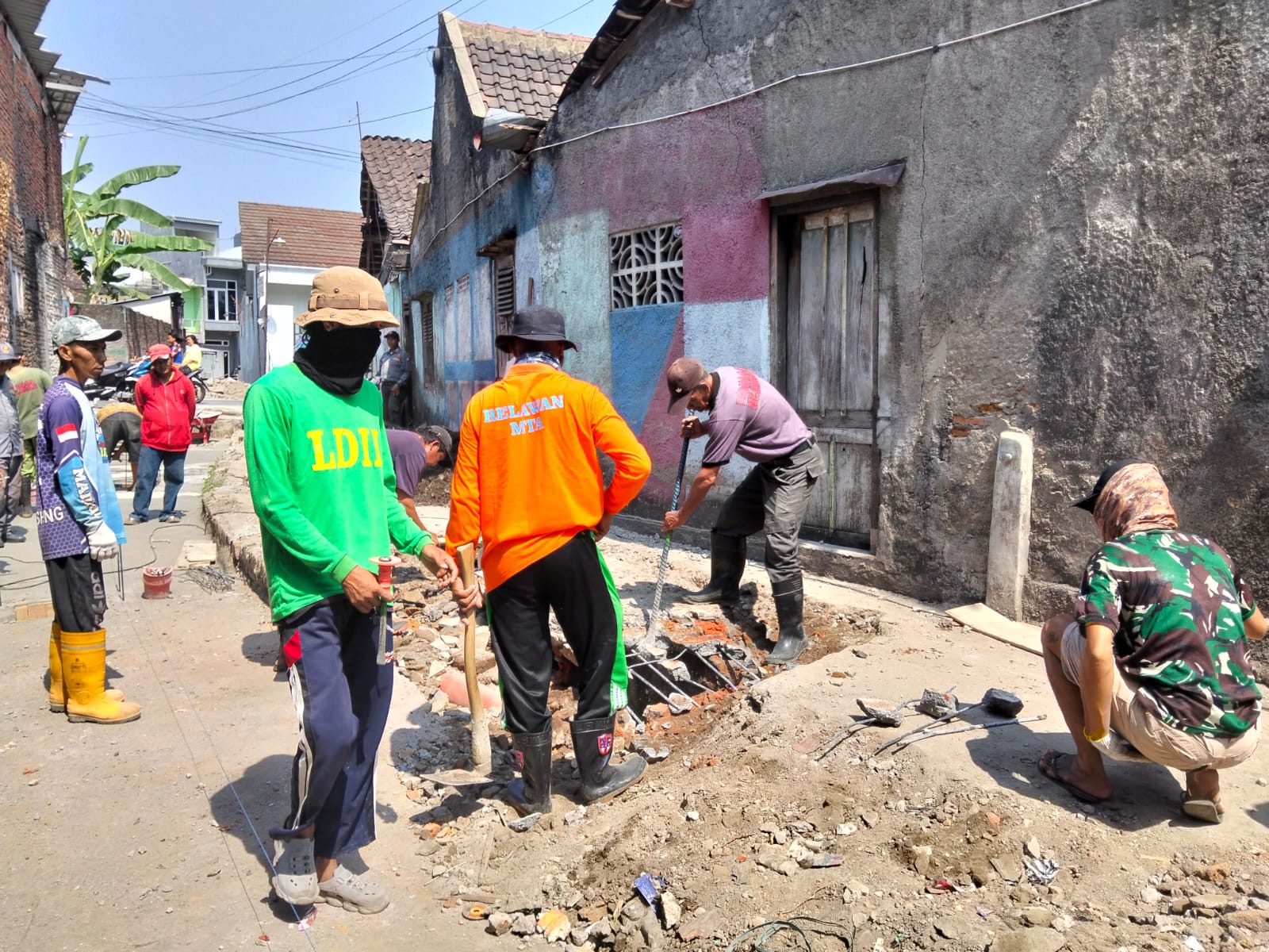 mbminvestigasi.com | Pesan Tegas Danramil 03 Serengan, Kepada Satgas TMMD, Ormas & Warga Masyarakat, Target Sasaran Fisik & Non fisik Harus Tuntas Tepat Waktu