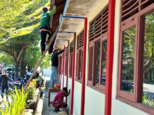 mbminvestigasi.com | Dukung Peningkatan Mutu Pendidikan, Babinsa Nogosari Monitor Revitalisasi SMK Negeri I