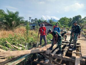 mbminvestigasi.com | Jembatan Rusak Disulap Kembali Layak, Satgas Pamtas RI-Malaysia Yonarmed 19/Bogani Bergerak Bersama Warga mbminvestigasi.com | Jembatan Rusak Disulap Kembali Layak, Satgas Pamtas RI-Malaysia Yonarmed 19/Bogani Bergerak Bersama Warga
