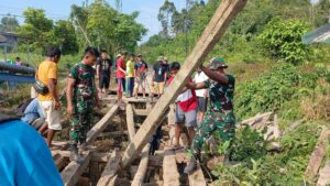 mbminvestigasi.com | Jembatan Rusak Disulap Kembali Layak, Satgas Pamtas RI-Malaysia Yonarmed 19/Bogani Bergerak Bersama Warga