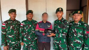 mbminvestigasi.com | Gencarkan Komsos dan Edukasi Hukum, Satgas Pamtas Yonarmed 13/Nanggala Terima Penyerahan Sukarela ±1 Kg Sisik Trenggiling dari Warga Perbatasan mbminvestigasi.com | Gencarkan Komsos dan Edukasi Hukum, Satgas Pamtas Yonarmed 13/Nanggala Terima Penyerahan Sukarela ±1 Kg Sisik Trenggiling dari Warga Perbatasan