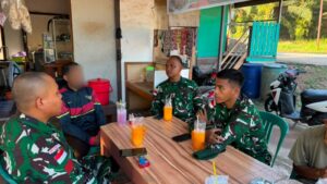 mbminvestigasi.com | Gencarkan Komsos dan Edukasi Hukum, Satgas Pamtas Yonarmed 13/Nanggala Terima Penyerahan Sukarela ±1 Kg Sisik Trenggiling dari Warga Perbatasan
