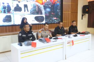 mbminvestigasi.com | Polres Probolinggo Kota Ungkap Kasus Pembunuhan Manusia Silver, Dua Tersangka Diamankan