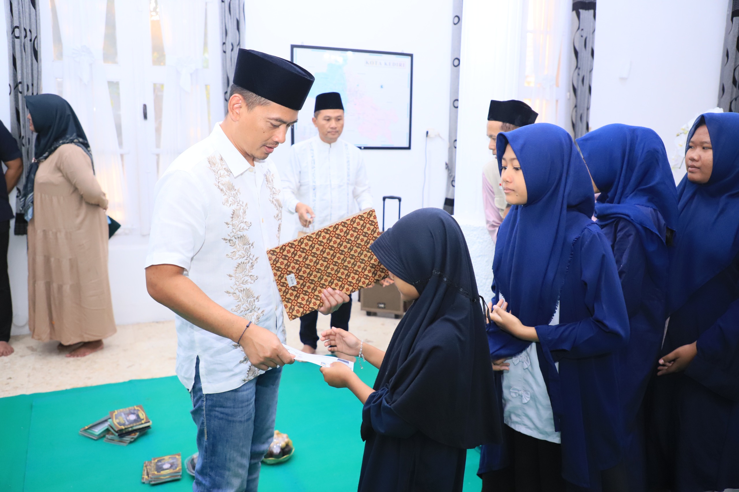 mbminvestigasi.com | Wujud Syukur dan Kepedulian, Kapolres Kediri Kota Gelar Doa Bersama serta Santunan Anak Yatim