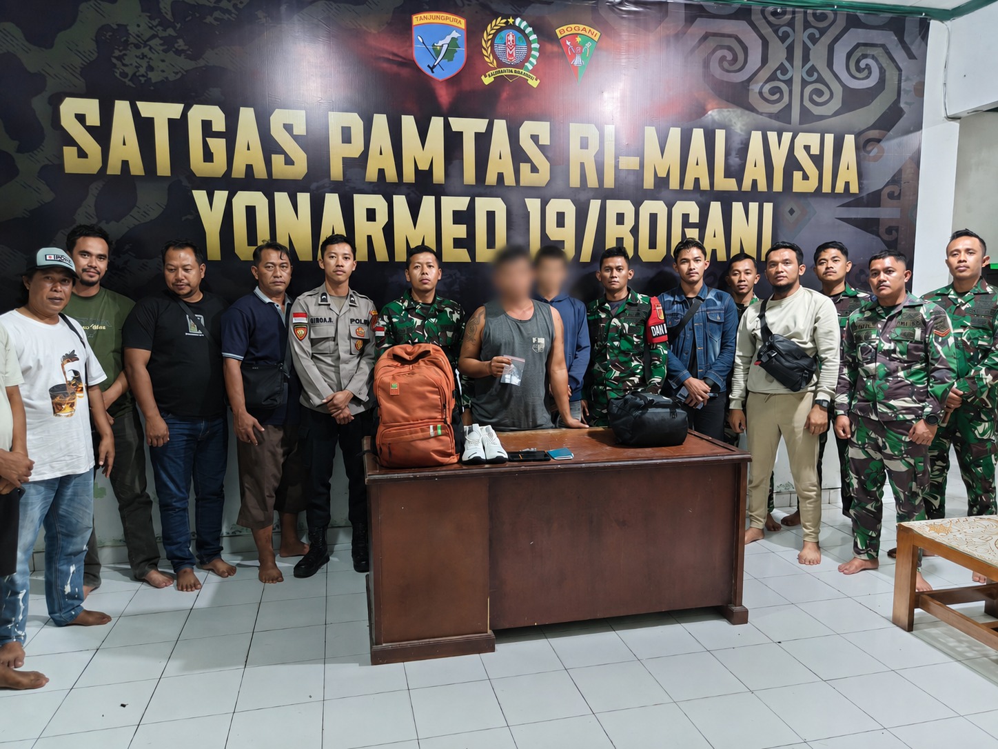 mbminvestigasi.com | Satgas Pamtas RI-Malaysia Yonarmed 19/Bogani Gagalkan Penyelundupan Sabu 3,94 Gram Lewat Jalur Tikus mbminvestigasi.com | Satgas Pamtas RI-Malaysia Yonarmed 19/Bogani Gagalkan Penyelundupan Sabu 3,94 Gram Lewat Jalur Tikus