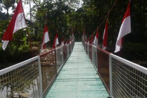 mbminvestigasi.com | Jembatan Gantung di Desa Hou Rampung, Perkuat Akses Warga Nias Lewat Program Bakti TNI AD Untuk Rakyat mbminvestigasi.com | Jembatan Gantung di Desa Hou Rampung, Perkuat Akses Warga Nias Lewat Program Bakti TNI AD Untuk Rakyat