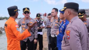 mbminvestigasi.com | Polresta Sumenep Buka Posko Darurat, Respon Cepat Penanganan Korban Kebakaran KM Mutiara Sentosa 2 mbminvestigasi.com | Polresta Sumenep Buka Posko Darurat, Respon Cepat Penanganan Korban Kebakaran KM Mutiara Sentosa 2