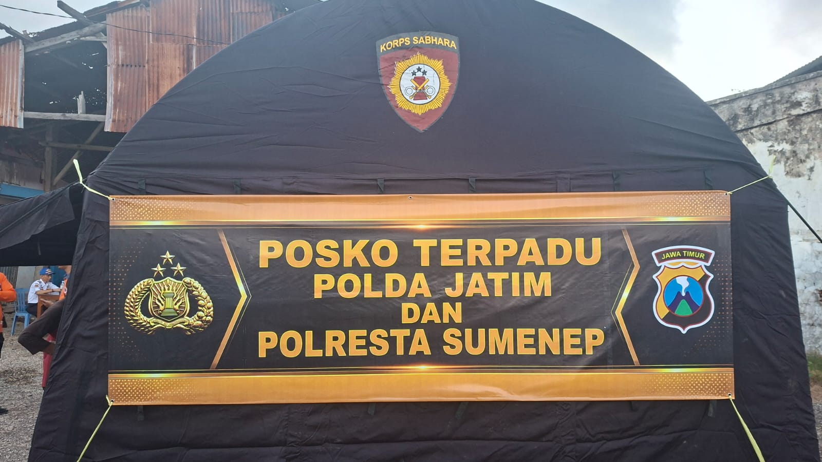 mbminvestigasi.com | Polresta Sumenep Buka Posko Darurat, Respon Cepat Penanganan Korban Kebakaran KM Mutiara Sentosa 2 mbminvestigasi.com | Polresta Sumenep Buka Posko Darurat, Respon Cepat Penanganan Korban Kebakaran KM Mutiara Sentosa 2