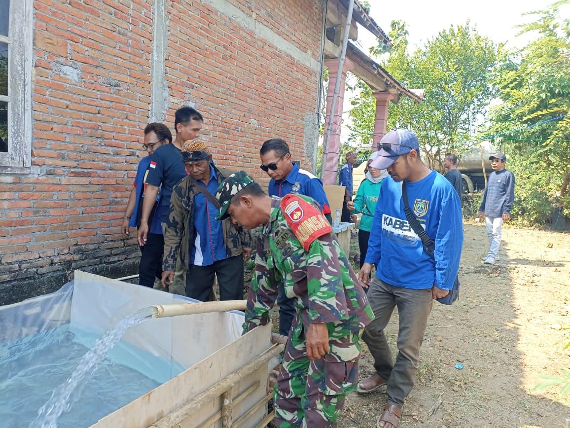 mbminvestigasi.com | Bantuan Air Bersih Mengaliri Warga Desa Poleng, Sragen mbminvestigasi.com | Bantuan Air Bersih Mengaliri Warga Desa Poleng, Sragen