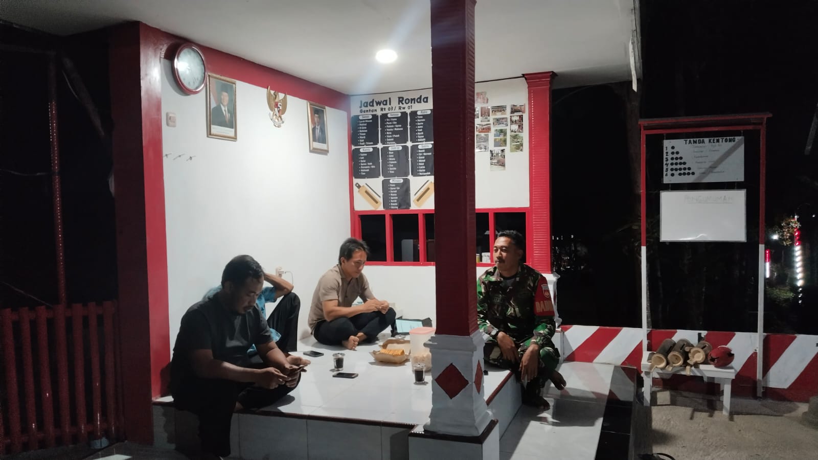 mbminvestigasi.com | Babinsa Koramil 14 Jatisrono Ajak Warga Perkuat Keamanan Lingkungan