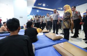 mbminvestigasi.com | Kapolda Jatim Sampaikan Duka atas Kecelakaan Kapal Laut di Perairan Sumenep, Pencarian Korban Hilang Terus Dilakukan
