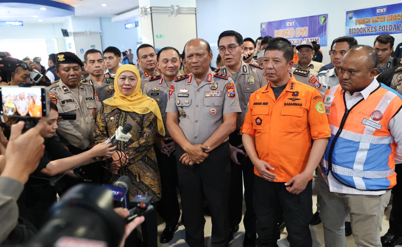 mbminvestigasi.com | Kapolda Jatim Sampaikan Duka atas Kecelakaan Kapal Laut di Perairan Sumenep, Pencarian Korban Hilang Terus Dilakukan mbminvestigasi.com | Kapolda Jatim Sampaikan Duka atas Kecelakaan Kapal Laut di Perairan Sumenep, Pencarian Korban Hilang Terus Dilakukan