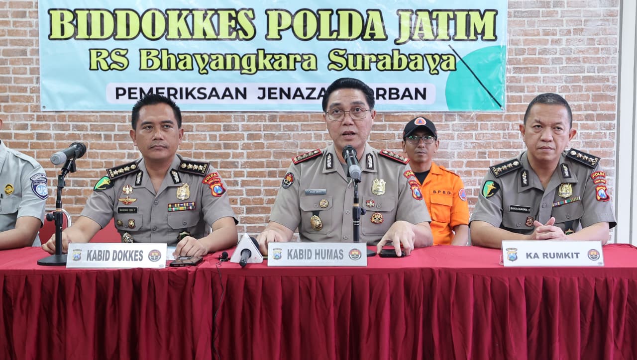 mbminvestigasi.com | Tim DVI Polda Jatim Berhasil Identifikasi Lima Jenazah Korban KM Mutiara Sentosa II mbminvestigasi.com | Tim DVI Polda Jatim Berhasil Identifikasi Lima Jenazah Korban KM Mutiara Sentosa II
