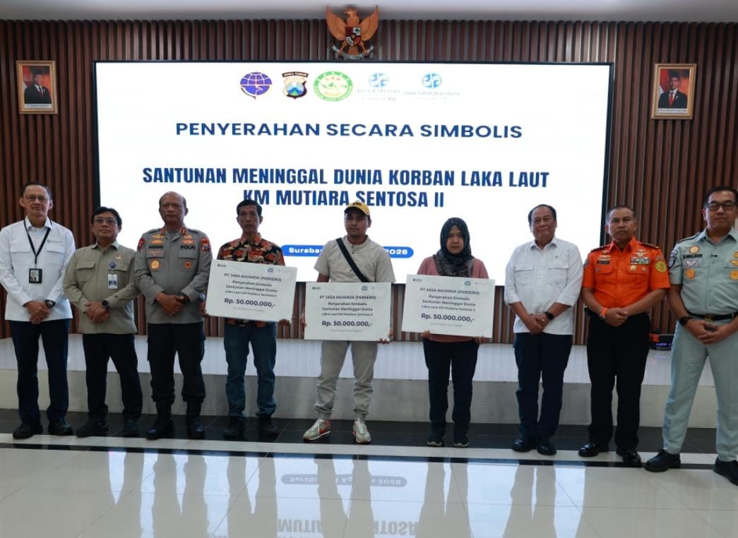 mbminvestigasi.com | Kapolda Jatim Dampingi Wamenhub Serahkan Santunan Korban KM Mutiara Sentosa II