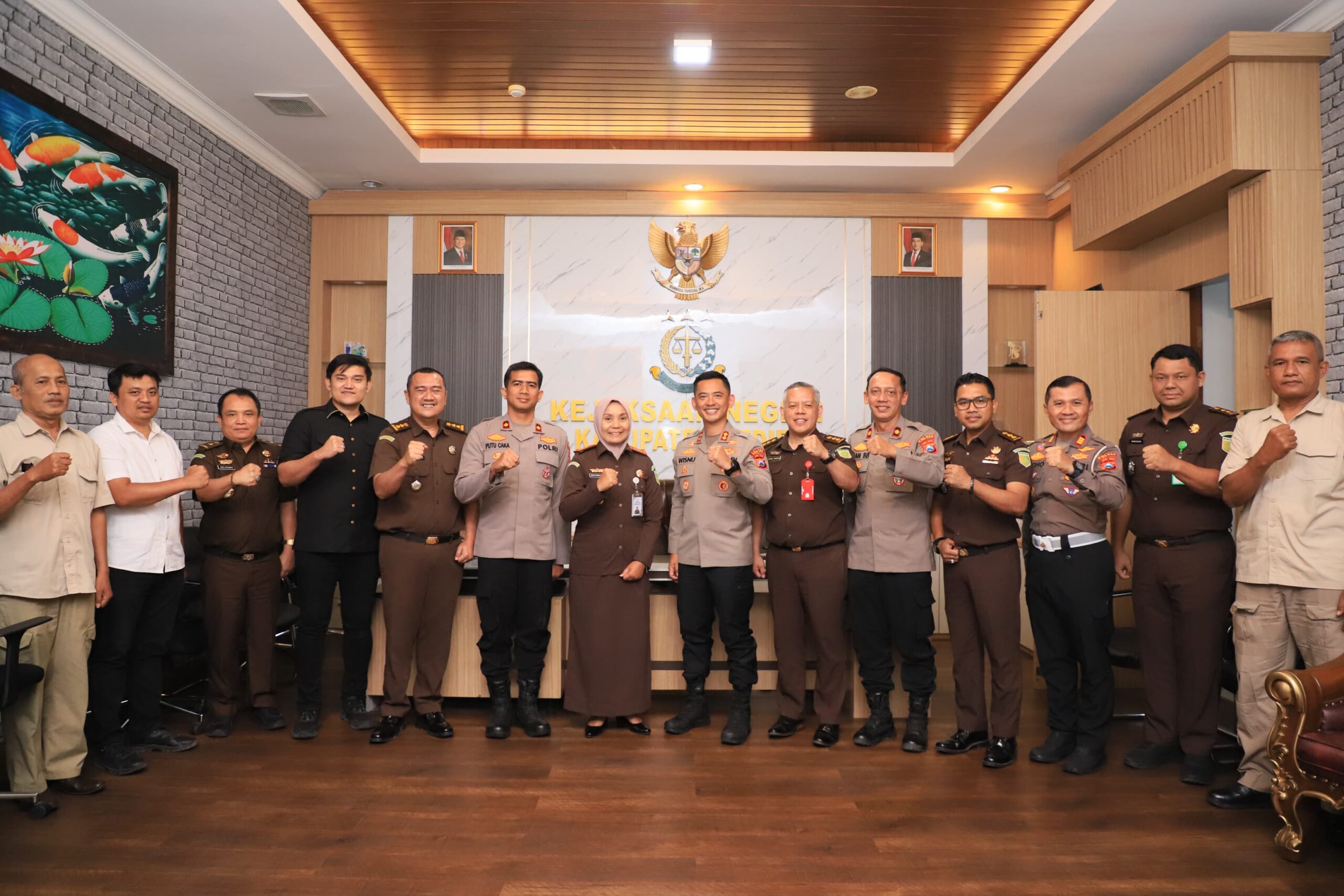 mbminvestigasi.com | Bangun Komunikasi dan Kolaborasi, Kapolres Kediri Kota Silaturahmi ke Kejari Kabupaten Kediri mbminvestigasi.com | Bangun Komunikasi dan Kolaborasi, Kapolres Kediri Kota Silaturahmi ke Kejari Kabupaten Kediri