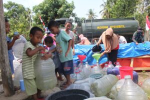 mbminvestigasi.com | Kemarau Melanda Boyolali Utara, Kodim 0724 Salurkan Enam Tangki Air Bersih Bantu Ratusan KK mbminvestigasi.com | Kemarau Melanda Boyolali Utara, Kodim 0724 Salurkan Enam Tangki Air Bersih Bantu Ratusan KK