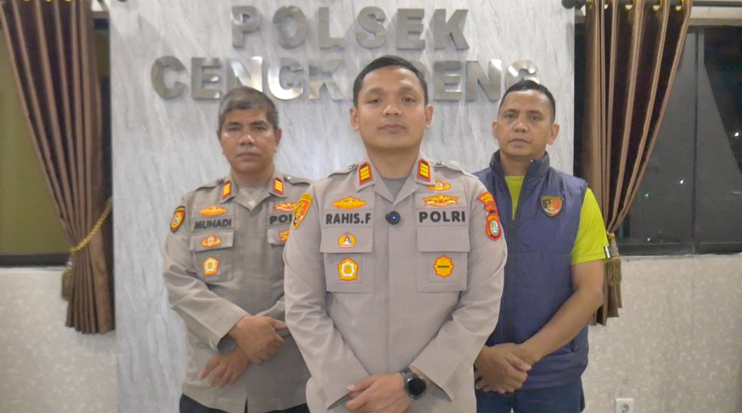 mbminvestigasi.com | Ungkap Peredaran Tramadol dan Hexymer, Polsek Cengkareng Amankan Pelaku Beserta 2.500 Butir Obat Keras mbminvestigasi.com | Ungkap Peredaran Tramadol dan Hexymer, Polsek Cengkareng Amankan Pelaku Beserta 2.500 Butir Obat Keras