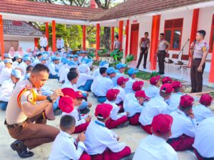 mbminvestigasi.com | Polri Kerahkan 372 Taruna Akpol Dampingi Siswa di 73 Sekolah Rakyat Bersama Taruna Akademi TNI