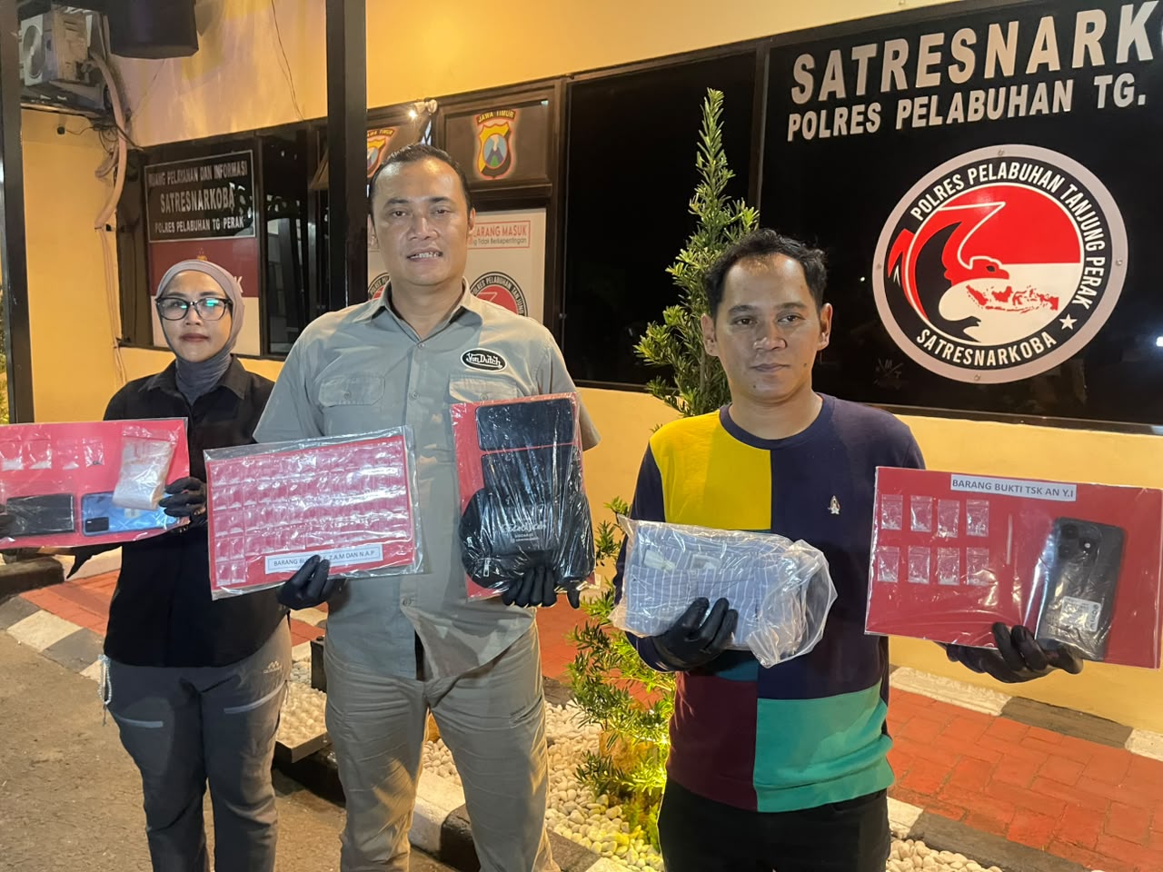 mbminvestigasi.com | Polres Tanjungperak Bongkar Tiga Jaringan Narkoba, Empat Tersangka Pengedar Diamankan mbminvestigasi.com | Polres Tanjungperak Bongkar Tiga Jaringan Narkoba, Empat Tersangka Pengedar Diamankan