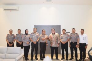 mbminvestigasi.com | Bangun Sinergi Sejak Awal Bertugas, Kapolres Kediri Temui Ulama dan Bupati mbminvestigasi.com | Bangun Sinergi Sejak Awal Bertugas, Kapolres Kediri Temui Ulama dan Bupati