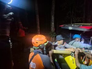 mbminvestigasi.com | Operasi Kemanusiaan Polres Bondowoso Berhasil Evakuasi Dua Jenazah di Gunung Piramid