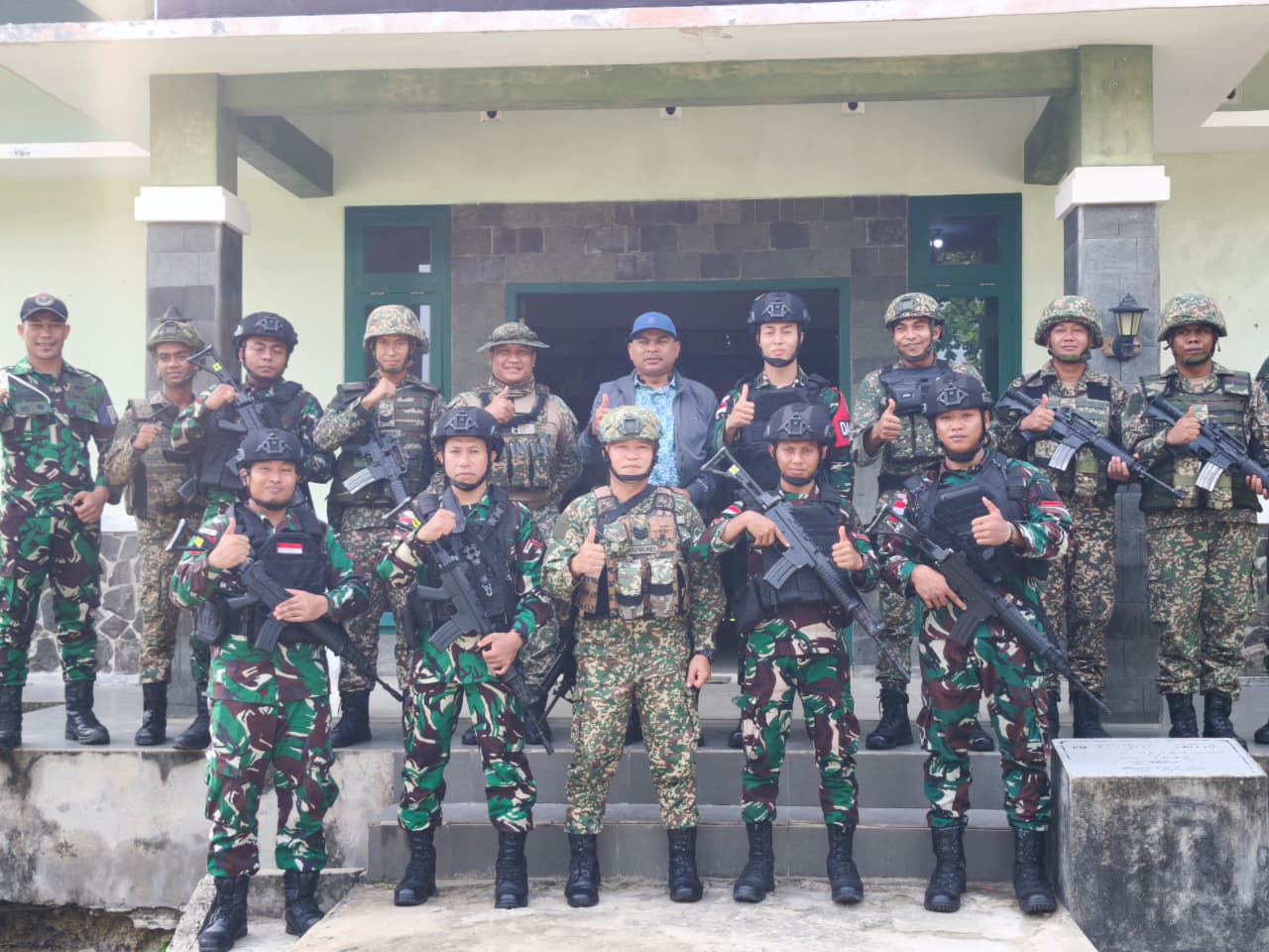 mbminvestigasi.com | Panglima 9 Briged TDM (Tentera Darat Malaysia) Kunjungi Pos Gabma Temajuk dan Sajingan, Perkuat Sinergitas TNI–TDM mbminvestigasi.com | Panglima 9 Briged TDM (Tentera Darat Malaysia) Kunjungi Pos Gabma Temajuk dan Sajingan, Perkuat Sinergitas TNI–TDM