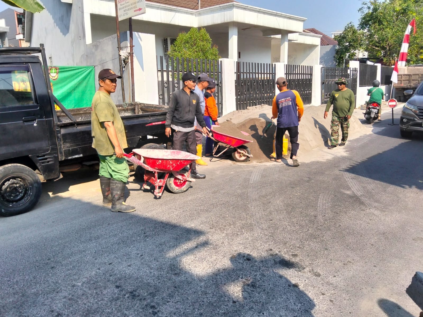 mbminvestigasi.com | Satu Minggu Jelang Penutupan, Satgas TMMD Ormas dan Warga Kejar Waktu Demi Tuntaskan Sasaran Fisik mbminvestigasi.com | Satu Minggu Jelang Penutupan, Satgas TMMD Ormas dan Warga Kejar Waktu Demi Tuntaskan Sasaran Fisik