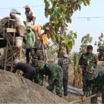 mbminvestigasi.com | Semangat Pantang Menyerah TNI dan Warga Rampungkan Pembangunan Jalan di Desa Bercak