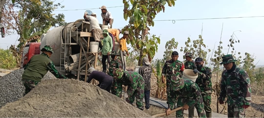 mbminvestigasi.com | Semangat Pantang Menyerah TNI dan Warga Rampungkan Pembangunan Jalan di Desa Bercak mbminvestigasi.com | Semangat Pantang Menyerah TNI dan Warga Rampungkan Pembangunan Jalan di Desa Bercak