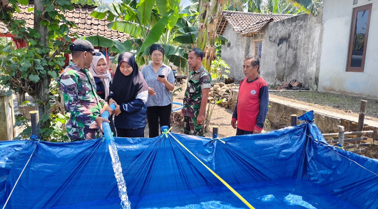 mbminvestigasi.com | Setetes Harapan di Musim Kemarau, Babinsa Koramil Wonosegoro Dampingi Pendistribusian Air Bersih mbminvestigasi.com | Setetes Harapan di Musim Kemarau, Babinsa Koramil Wonosegoro Dampingi Pendistribusian Air Bersih