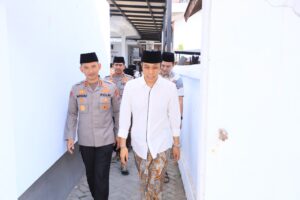 mbminvestigasi.com | Kapolres Kediri Kota Pererat Sinergi dengan Ulama, Silaturahmi ke Ponpes Al Falah Ploso Perkuat Kondusivitas Kamtibmas mbminvestigasi.com | Kapolres Kediri Kota Pererat Sinergi dengan Ulama, Silaturahmi ke Ponpes Al Falah Ploso Perkuat Kondusivitas Kamtibmas