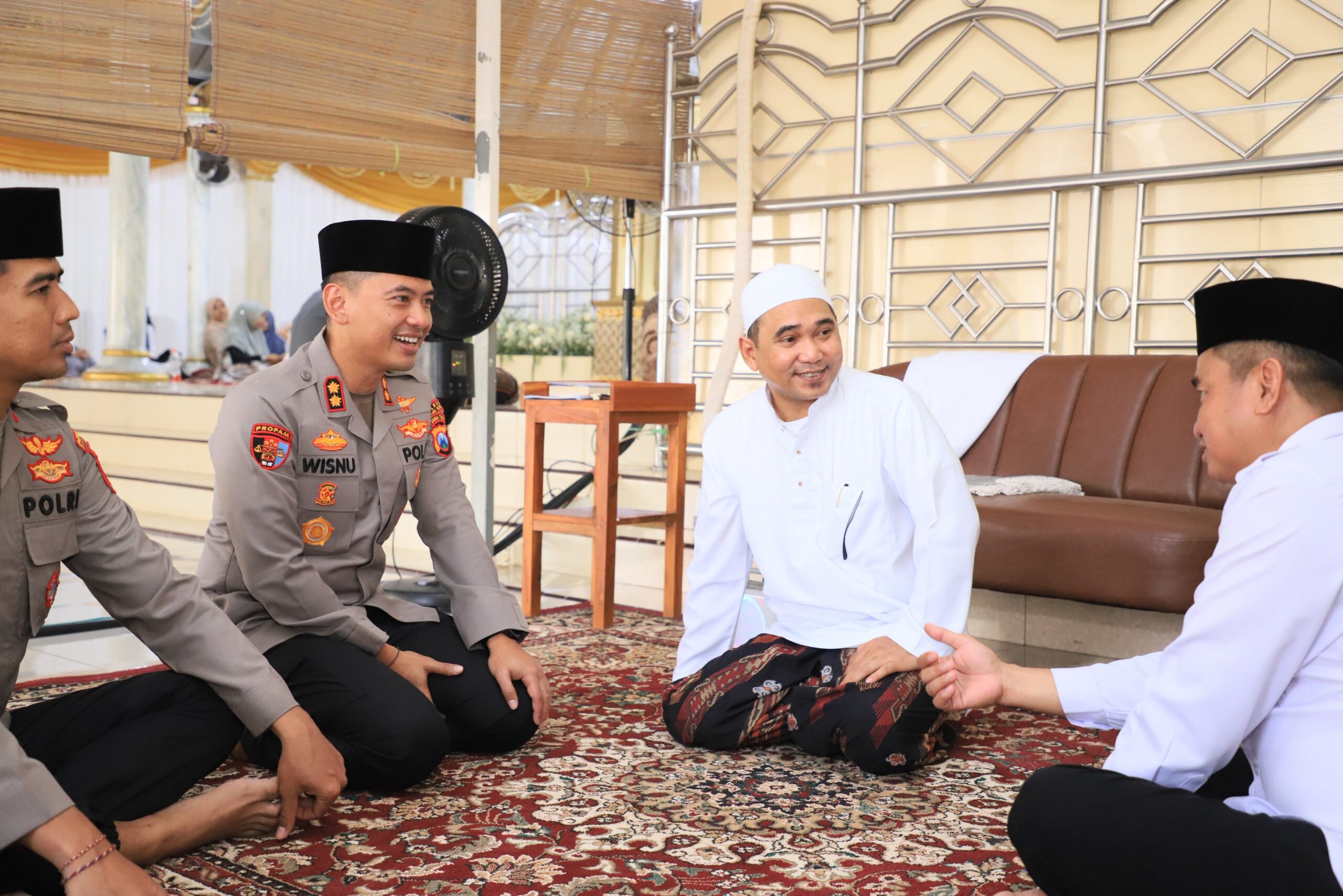 mbminvestigasi.com | Kapolres Kediri Kota Hadiri Haul KH Imam Yahya Mahrus ke-XV, Perkuat Silaturahmi dengan Ponpes Al Mahrusiyah Lirboyo mbminvestigasi.com | Kapolres Kediri Kota Hadiri Haul KH Imam Yahya Mahrus ke-XV, Perkuat Silaturahmi dengan Ponpes Al Mahrusiyah Lirboyo