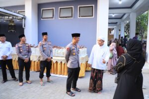 mbminvestigasi.com | Kapolres Kediri Kota Hadiri Haul KH Imam Yahya Mahrus ke-XV, Perkuat Silaturahmi dengan Ponpes Al Mahrusiyah Lirboyo mbminvestigasi.com | Kapolres Kediri Kota Hadiri Haul KH Imam Yahya Mahrus ke-XV, Perkuat Silaturahmi dengan Ponpes Al Mahrusiyah Lirboyo