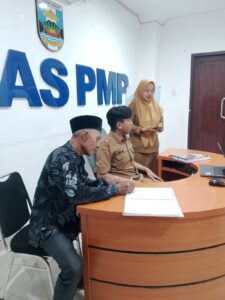 mbminvestigasi.com | Ketua LHP Pekon Way Haru Di Dampingi Ketua PAC Grib Jaya Kecamatan BangKunat Melakukan Audensi di Dinas PMP Pesisir Barat