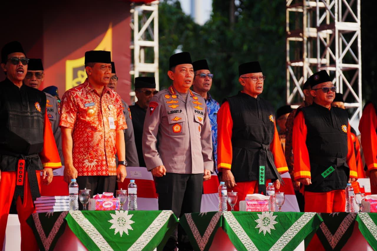 mbminvestigasi.com | Muktamar XVI Tapak Suci Resmi Dibuka di Semarang, Kapolri Terima Anugerah Anggota Kehormatan mbminvestigasi.com | Muktamar XVI Tapak Suci Resmi Dibuka di Semarang, Kapolri Terima Anugerah Anggota Kehormatan