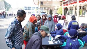 mbminvestigasi.com | Polresta Malang Kota Gelar Bakkes Ajak Warga Makan Bersama dan Periksa Kesehatan Gratis