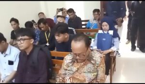 mbminvestigasi.com | Puluhan Buruh PT San Xiong Unjuk Rasa di PN Tanjung Karang, Pasca Hadiri Sidang Praperadilan Tahap Pemanggilan Saksi Ahli Termohon