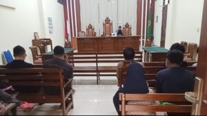 mbminvestigasi.com | Puluhan Buruh PT San Xiong Unjuk Rasa di PN Tanjung Karang, Pasca Hadiri Sidang Praperadilan Tahap Pemanggilan Saksi Ahli Termohon