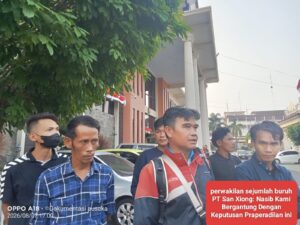 mbminvestigasi.com | Puluhan Buruh PT San Xiong Unjuk Rasa di PN Tanjung Karang, Pasca Hadiri Sidang Praperadilan Tahap Pemanggilan Saksi Ahli Termohon