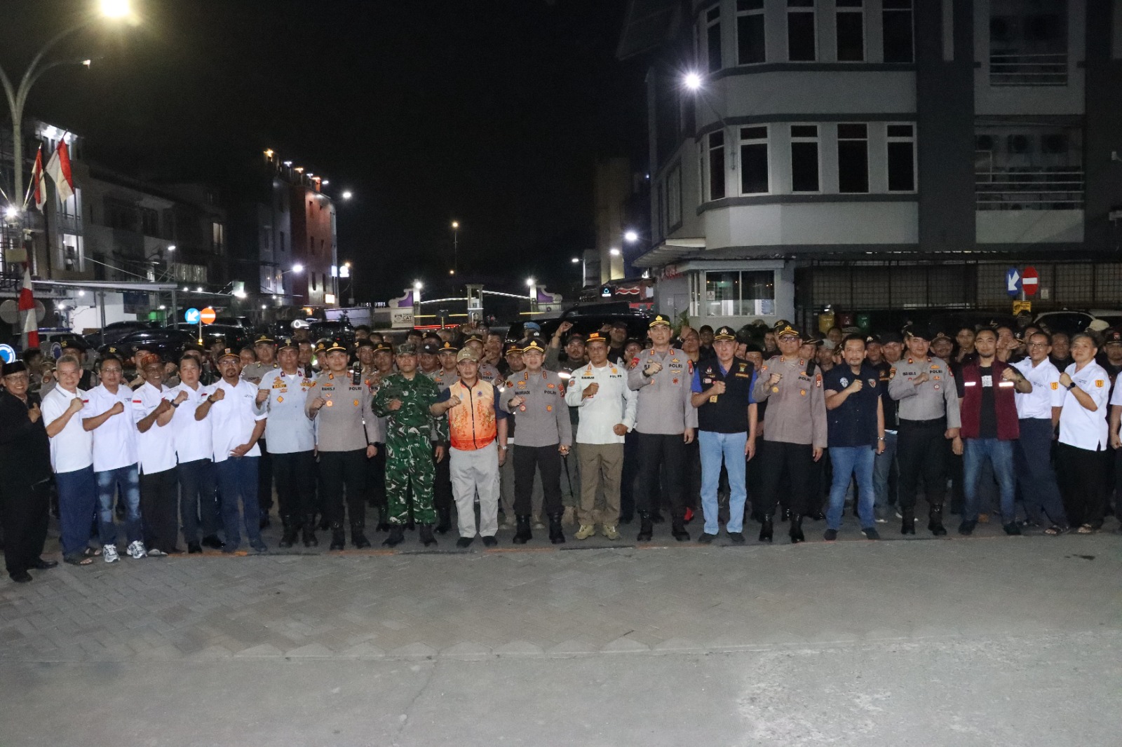 Mbminvestigasi.com | Jaga Kamtibmas di Malam Akhir Pekan, Polres Jakbar Gelar KRYD Bersama Tiga Pilar Mbminvestigasi.com | Jaga Kamtibmas di Malam Akhir Pekan, Polres Jakbar Gelar KRYD Bersama Tiga Pilar