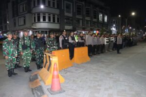 Mbminvestigasi.com | Jaga Kamtibmas di Malam Akhir Pekan, Polres Jakbar Gelar KRYD Bersama Tiga Pilar