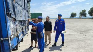 Mbminvestigasi.com | Polres Situbondo Perketat Pemeriksaan Muatan Truk di Pelabuhan Jangkar