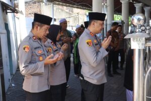 Mbminvestigasi.com | Sinergi Spiritual, Kapolres Pelabuhan Tanjung Perak Ziarah Wali di Surabaya