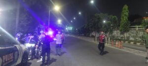 Mbminvestigasi.com | Cegah Kejahatan Jalanan, Polres Jakbar Gelar Razia dan Patroli Skala Sedang hingga Dini Hari
