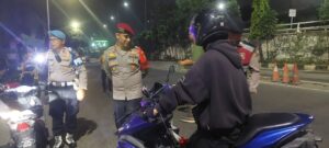 Mbminvestigasi.com | Cegah Kejahatan Jalanan, Polres Jakbar Gelar Razia dan Patroli Skala Sedang hingga Dini Hari