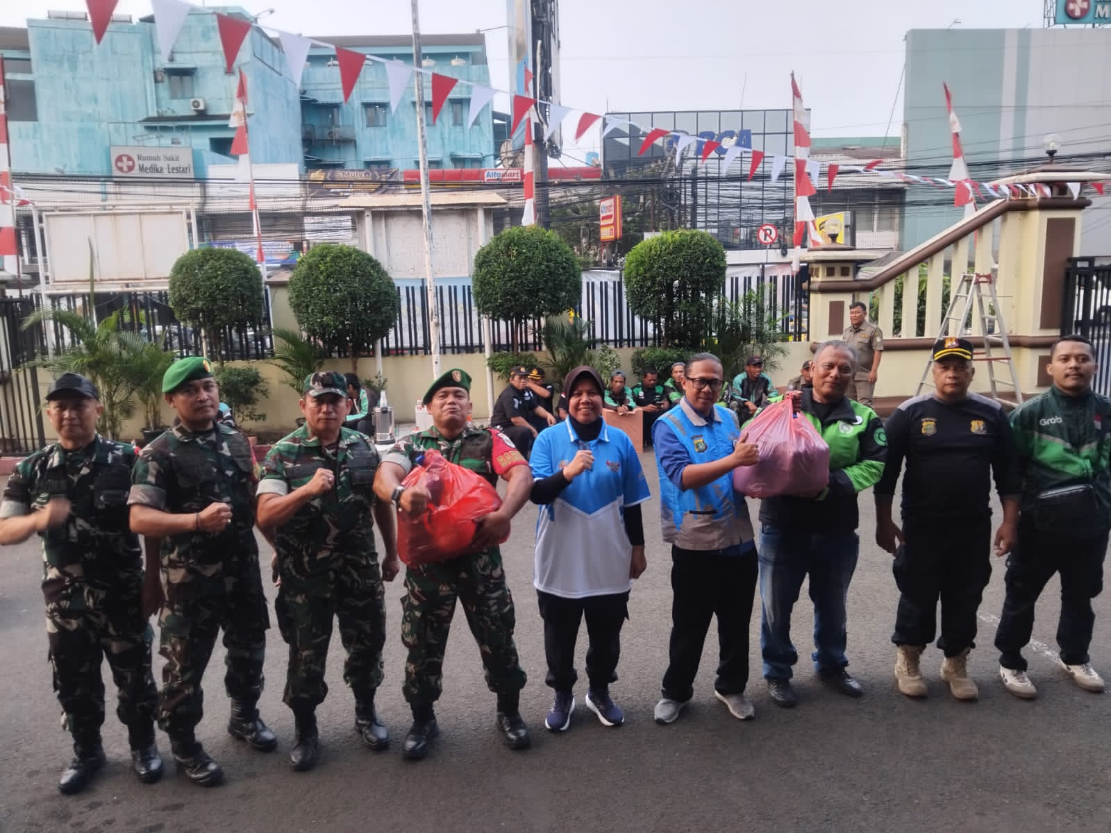 Mbminvestigasi.com | SAMBUT HUT RI KE 81, POLSEK CILEDUG GELAR PERLOMBAAN BERSAMA UNSUR 3 PILAR