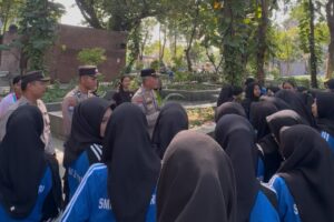 Mbminvestigasi.com | Cegah Kenakalan Remaja, Satbinmas Polres Kediri Kota Edukasi Pelajar SMKN 2