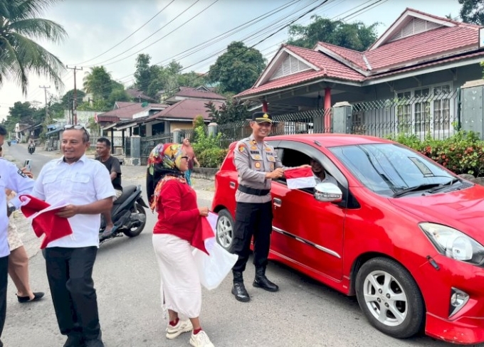 Mbminvestigasi.com | Menyapa Warga di Jalan, Polsek dan Forkopimca Padang Ganting Sebarkan Semangat Merah Putih Menjelang HUT RI ke-81
